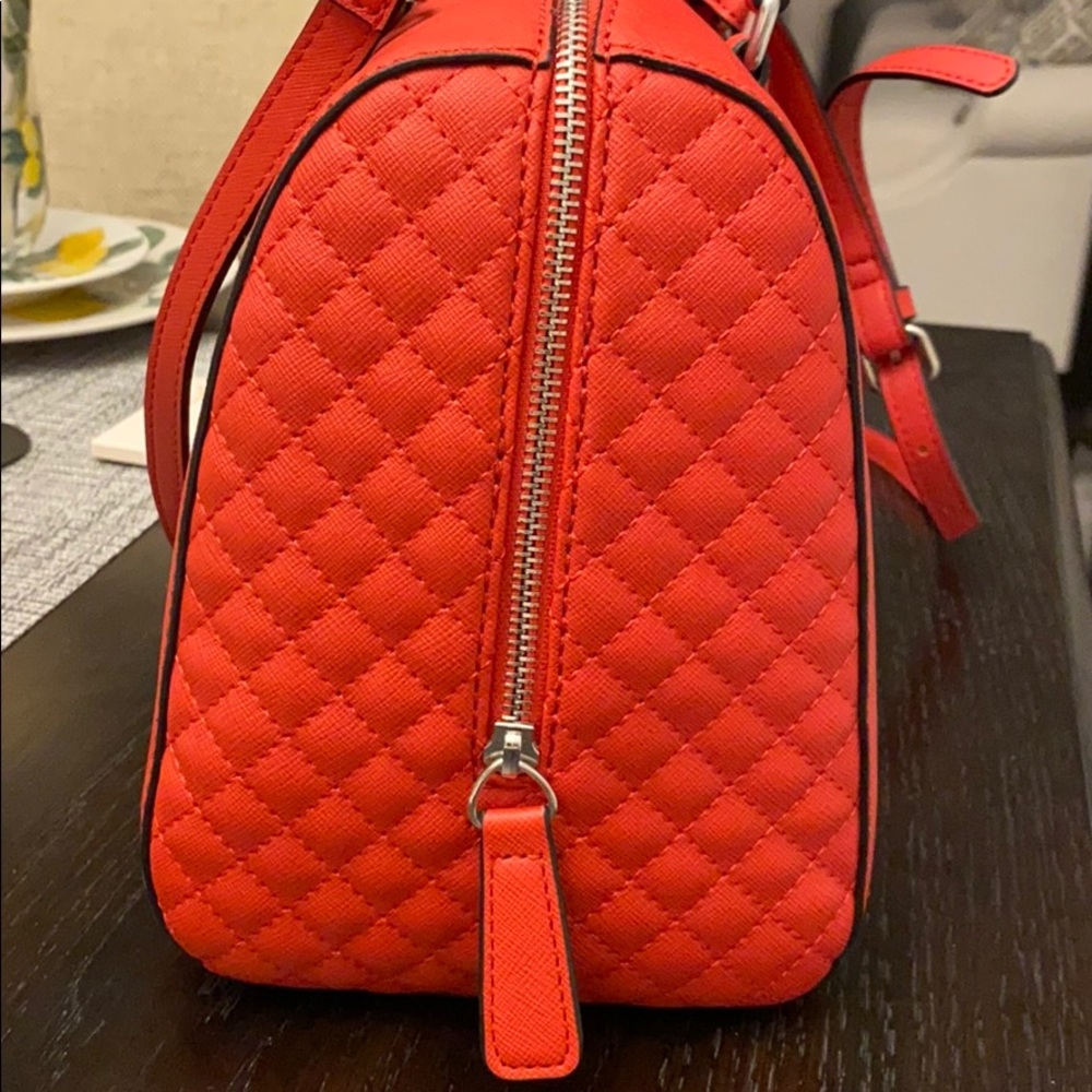 Guess Handbag “Authentic” - Picture 3 of 6